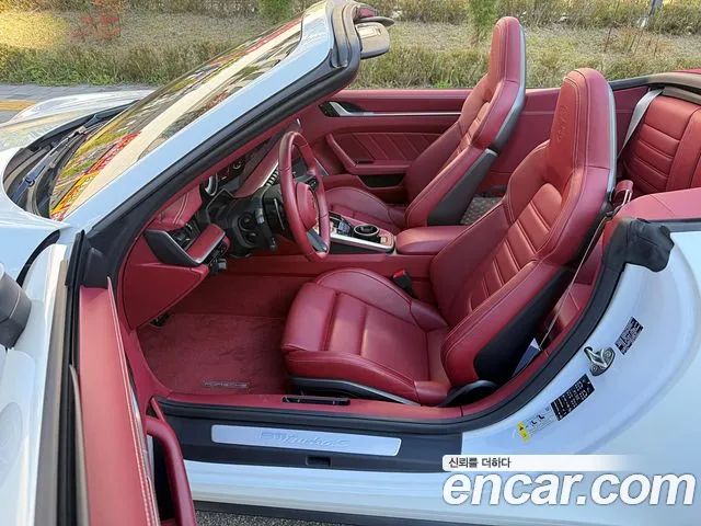 Porsche 911 2021 thumb 11
