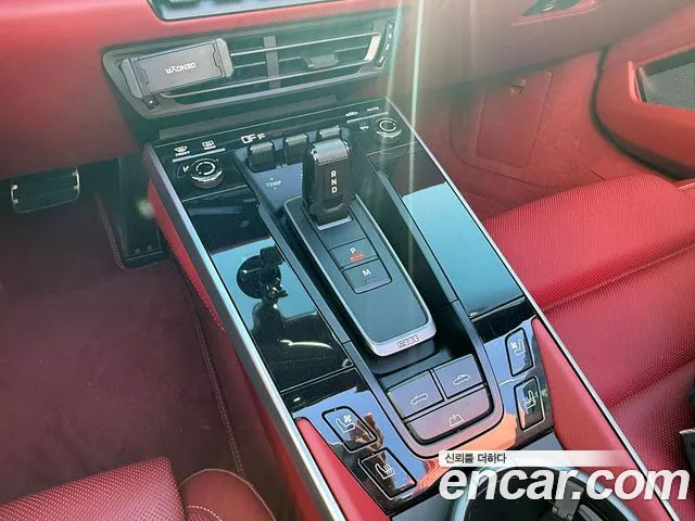 Porsche 911 2021 thumb 9