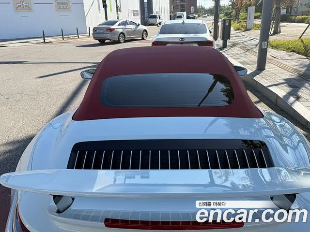 Porsche 911 2021 thumb 3