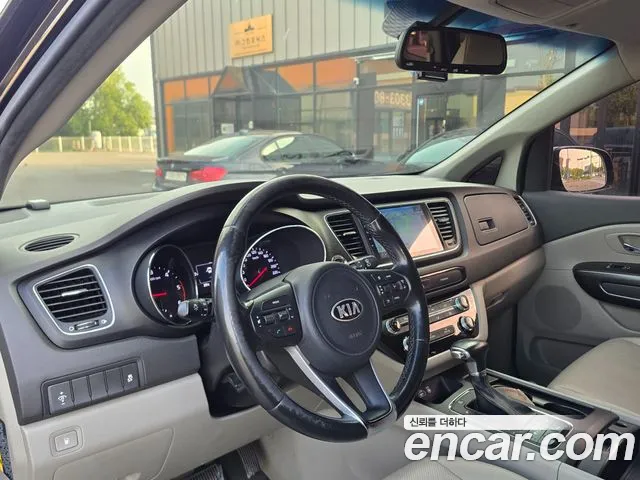 Kia Carnival 2018 thumb 9