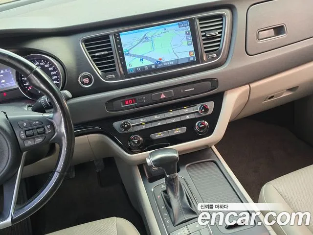 Kia Carnival 2018 thumb 5
