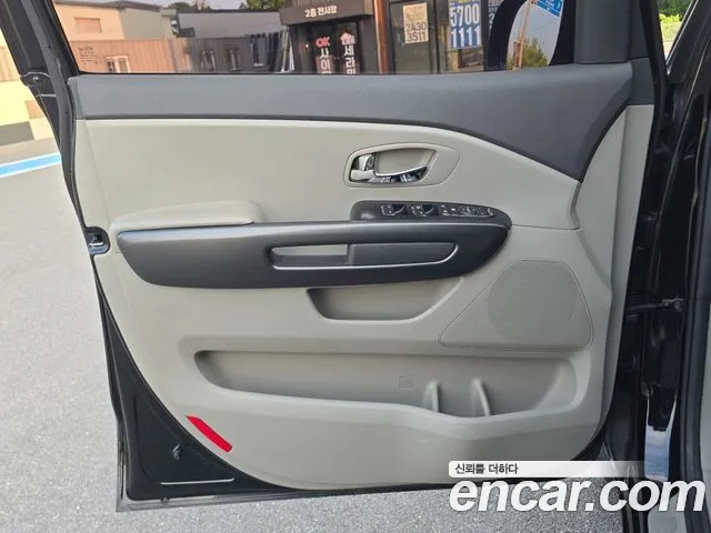 Kia Carnival 2018 thumb 3