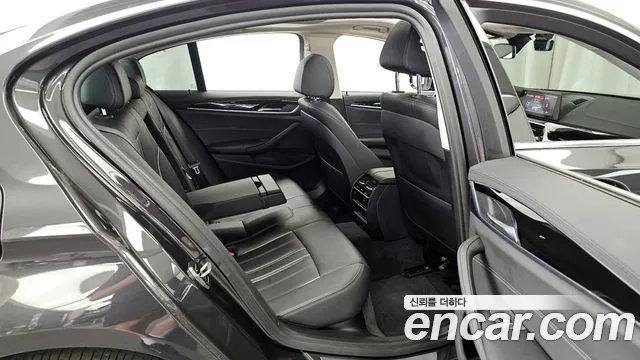 BMW 5 серии 2019 thumb 10