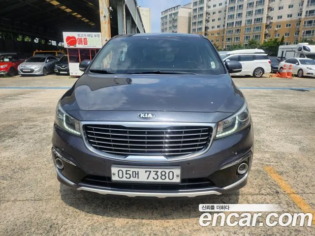 Kia Carnival 2017 thumb 2