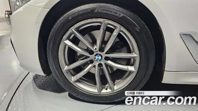 BMW 5 серии 2017 thumb 9