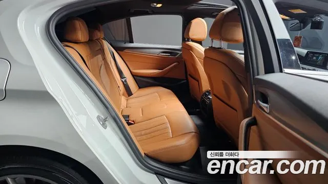 BMW 5 серии 2017 thumb 7