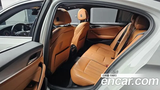 BMW 5 серии 2017 thumb 2