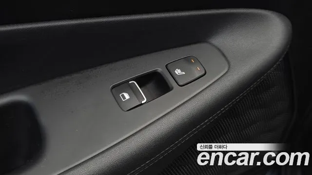 Hyundai Santa Fe 2018 thumb 8