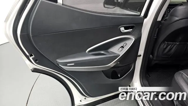 Hyundai Santafe 2016 thumb 10