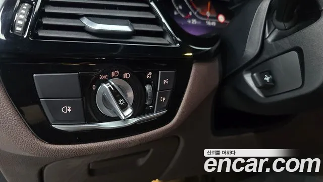 BMW 6 серии Gran Turismo 2020 thumb 9