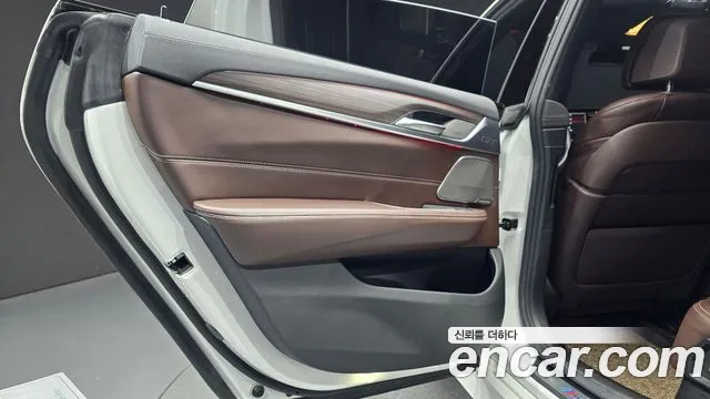 BMW 6 серии Gran Turismo 2020 thumb 7