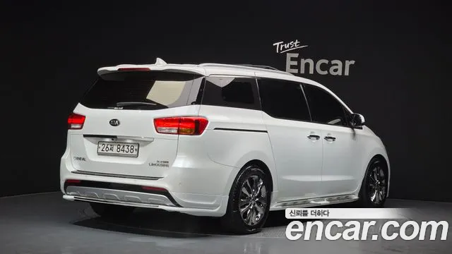 Kia Carnival 2017 thumb 2