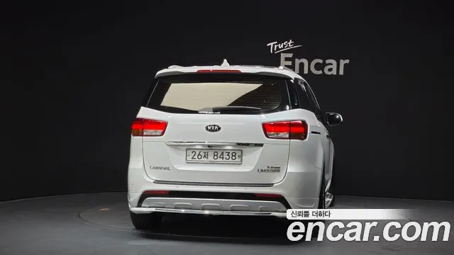 Kia Carnival 2017 thumb 4