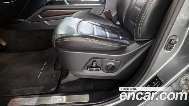 KGM Rexton 2019 thumb 2