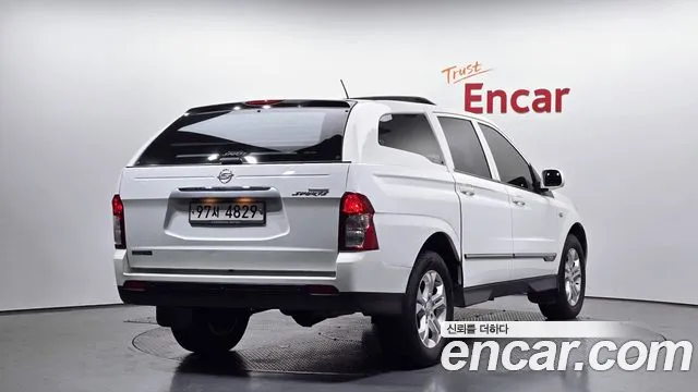 KGM Korando 2012 thumb 4