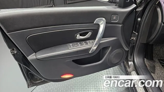 Renault SM5 2014 thumb 8