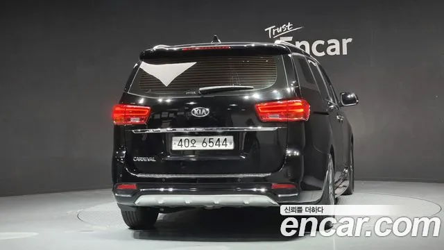 Kia Carnival 2018 thumb 9