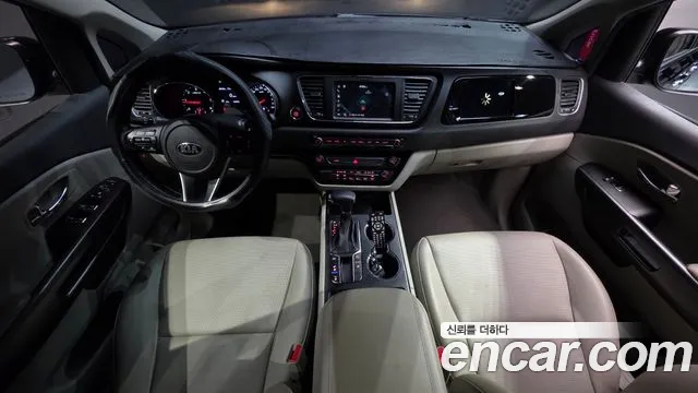 Kia Carnival 2018 thumb 8