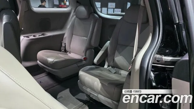 Kia Carnival 2018 thumb 5