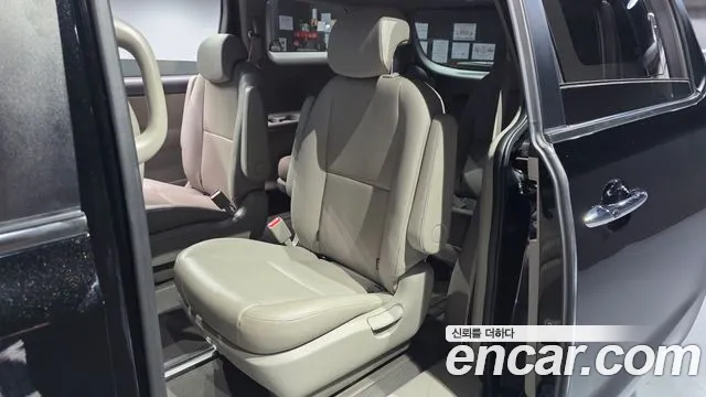 Kia Carnival 2018 thumb 12