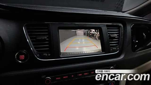 Kia Carnival 2018 thumb 6