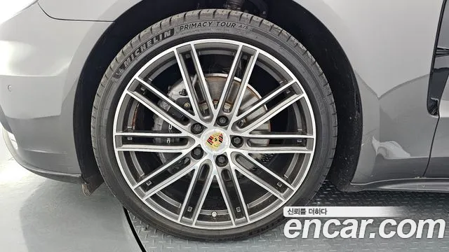 Porsche Panamera 2017 thumb 4