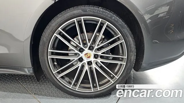 Porsche Panamera 2017 thumb 2