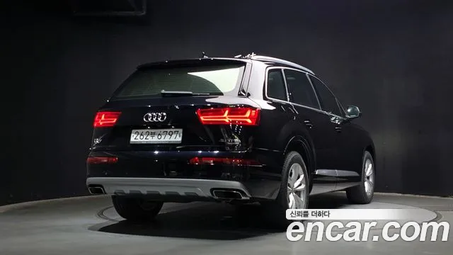 Audi Q7 2019 thumb 5