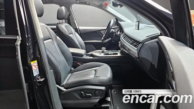 Audi Q7 2019 thumb 10