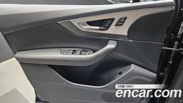 Audi Q7 2019 thumb 3