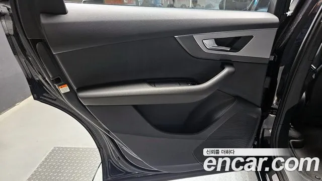 Audi Q7 2019 thumb 8