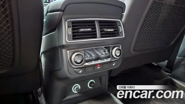 Audi Q7 2019 thumb 9