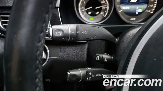 Mercedes-Benz E-Class 2015 thumb 6