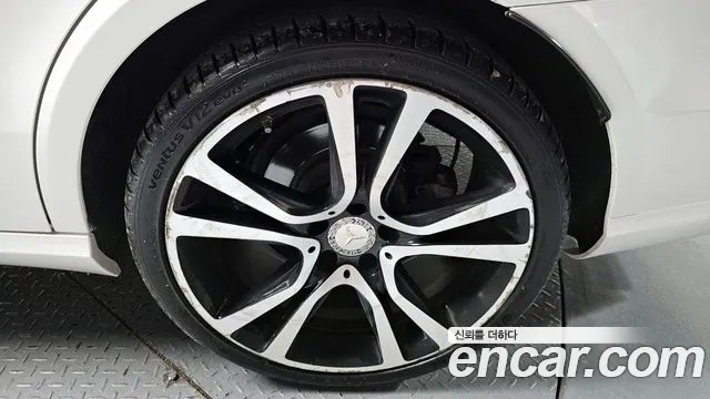 Mercedes-Benz E-Class 2015 thumb 12