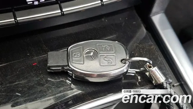 Mercedes-Benz E-Class 2015 thumb 10