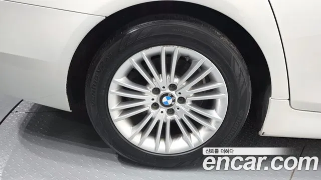BMW 5 серии 2015 thumb 11