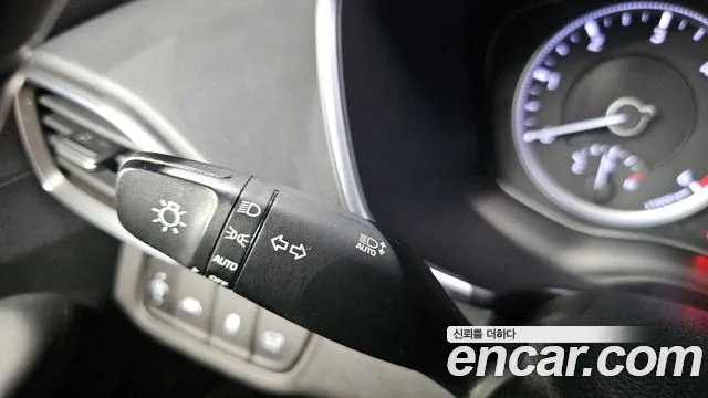 Hyundai Santa Fe 2018 thumb 2