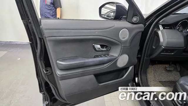 Land Rover Range Rover Evoque 2018 thumb 3