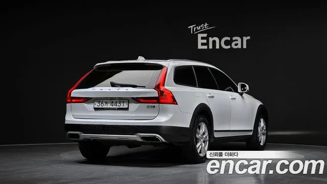 Volvo V90 Cross Country 2017 thumb 11