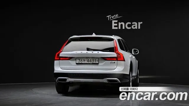 Volvo V90 Cross Country 2017 thumb 12