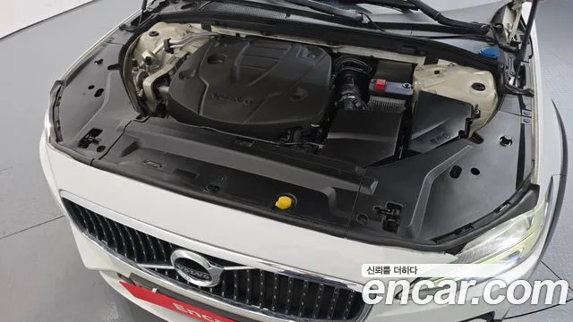 Volvo V90 Cross Country 2017 thumb 8