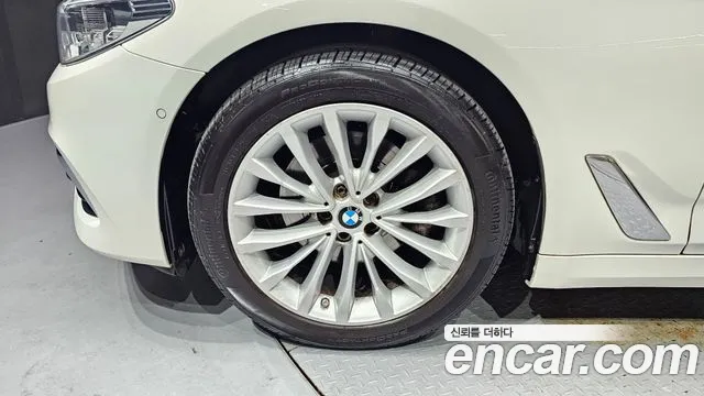 BMW 5 серии 2019 thumb 10