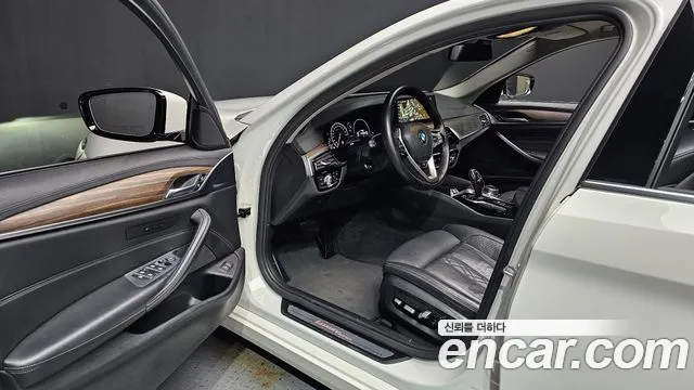 BMW 5 серии 2019 thumb 9