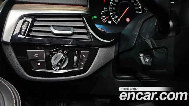 BMW 5 серии 2019 thumb 3
