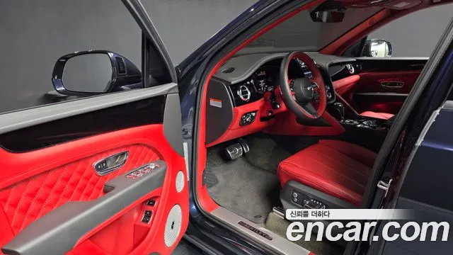 Bentley Bentayga 2022 thumb 4