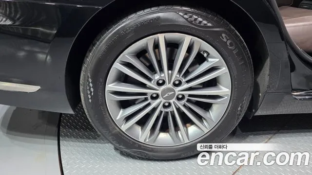 Genesis G90 2017 thumb 12