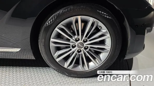 Genesis G90 2017 thumb 11