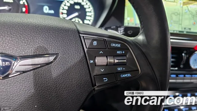 Genesis G90 2017 thumb 6