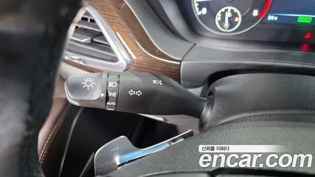 Genesis G90 2017 thumb 4