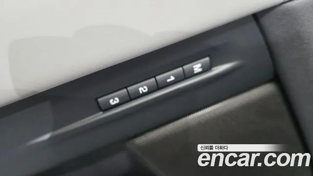Land Rover Range Rover Evoque 2025 thumb 2